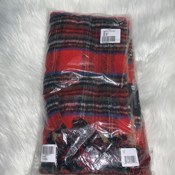 π STEVE MADDEN Red Plaid & Animal Print Reversible Blanket Scarf OS. NIP! - Picture 5 of 6